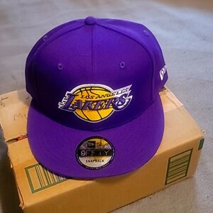 Lakers snap back hat
